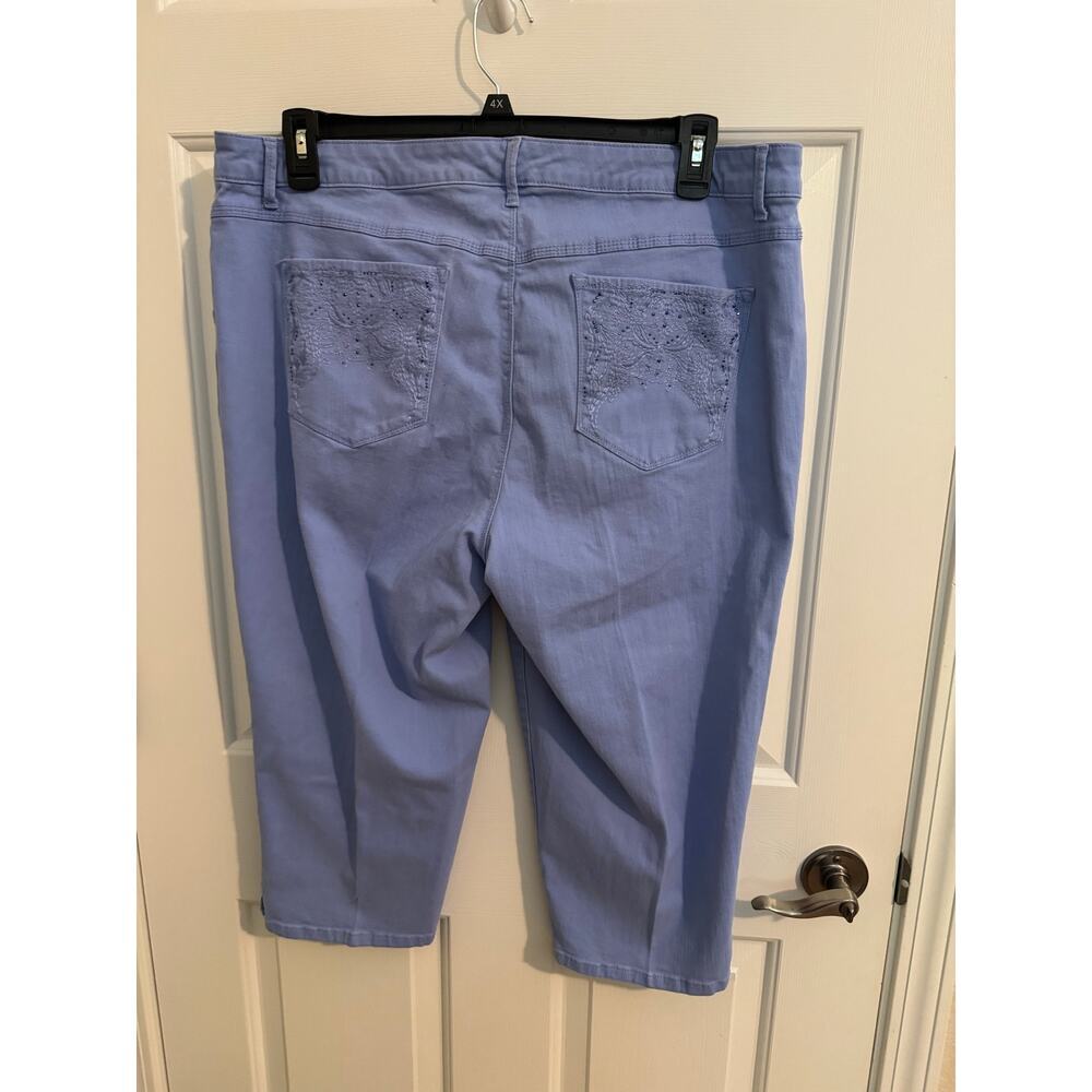 Gloria Vanderbilt Jordyn Capri Jeans Embroidered Embellished Jewels Blue 18W - Picture 7 of 8